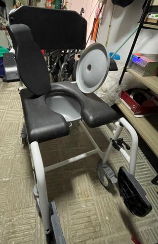 Silla de baño y wc, como NUEVA
