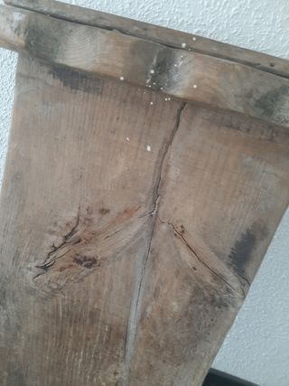 Lavadero de madera antiguo, auténtico.
