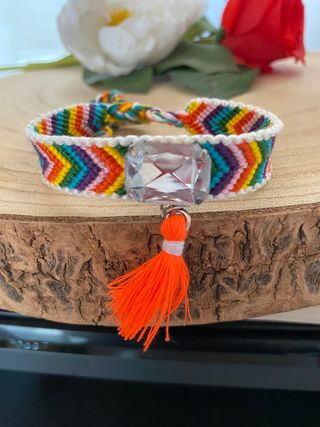 Braccialetto amicizia arcobaleno con nappa