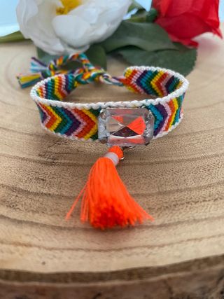 Braccialetto amicizia arcobaleno con nappa