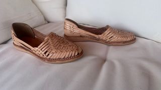Guarache -zapato de piel trenzado