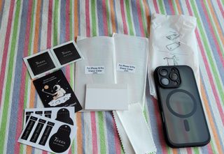 Funda y 2 protectores iPhone 16 Pro