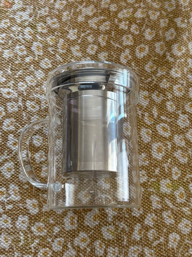 Teiera in vetro con filtro in metallo