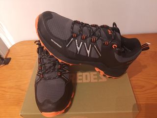 Zapatillas de trekking. Talla 43. Nuevas.
