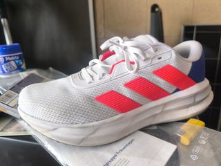 Zapatillas Adidas Blancas y Rojas