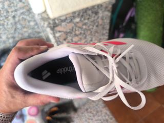 Zapatillas Adidas Blancas y Rojas