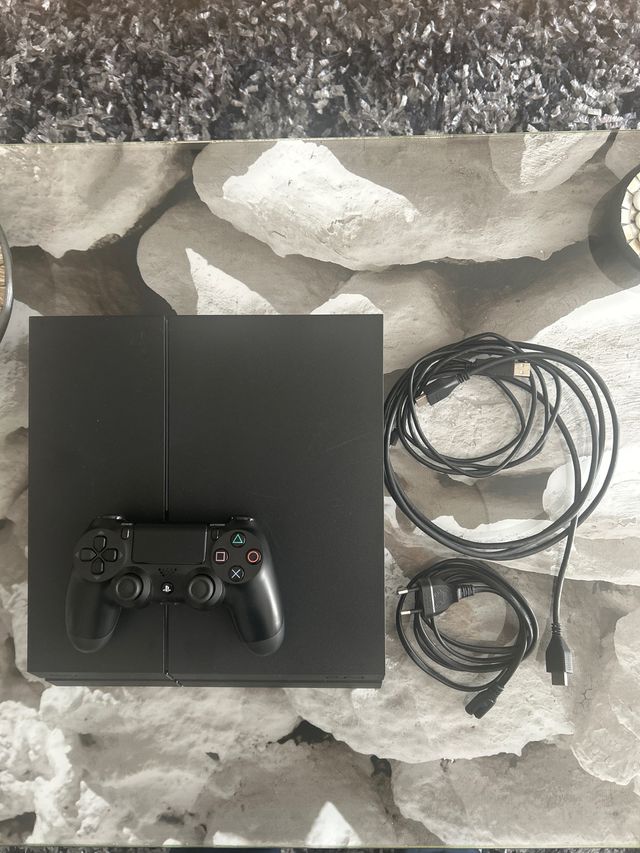 PS4 (Playstation 4) Negra más juegos