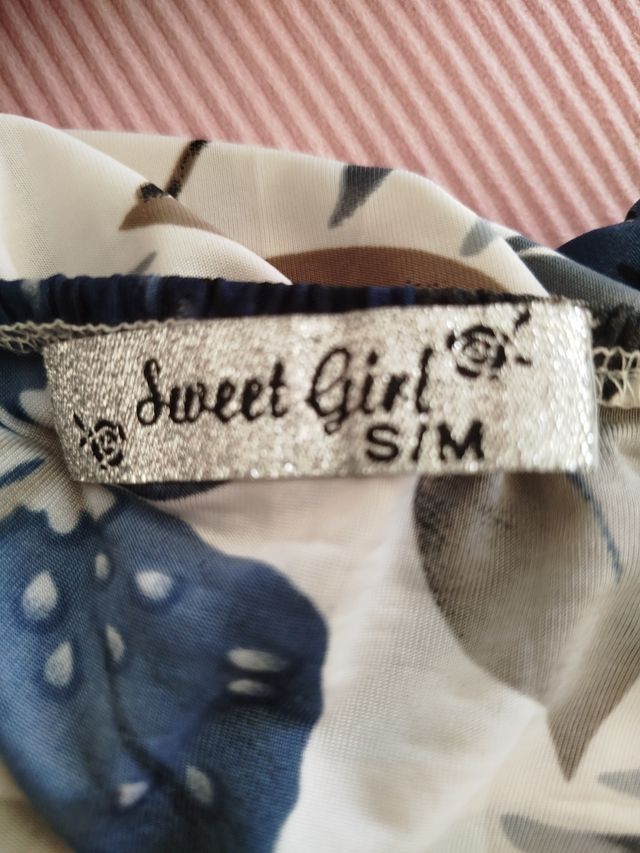 Camisa elegante floral azul y blanco