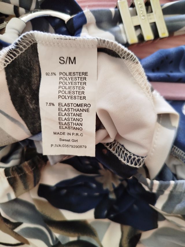 Camisa elegante floral azul y blanco