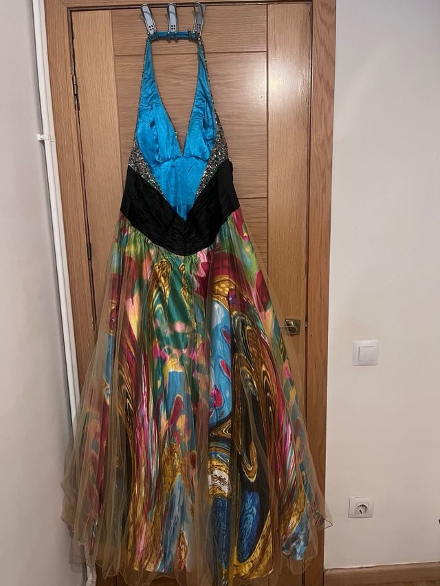 Vestido de fiesta halter con lentejuelas