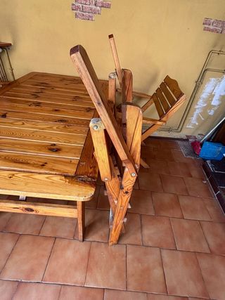 Mesa de comedor de madera. Urge venta