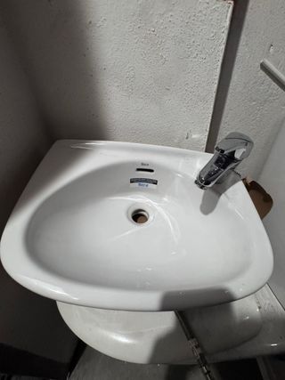 Lavabo pequeño Roca