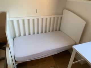 Cuna blanca madera. Regalo colchón visco y ropa