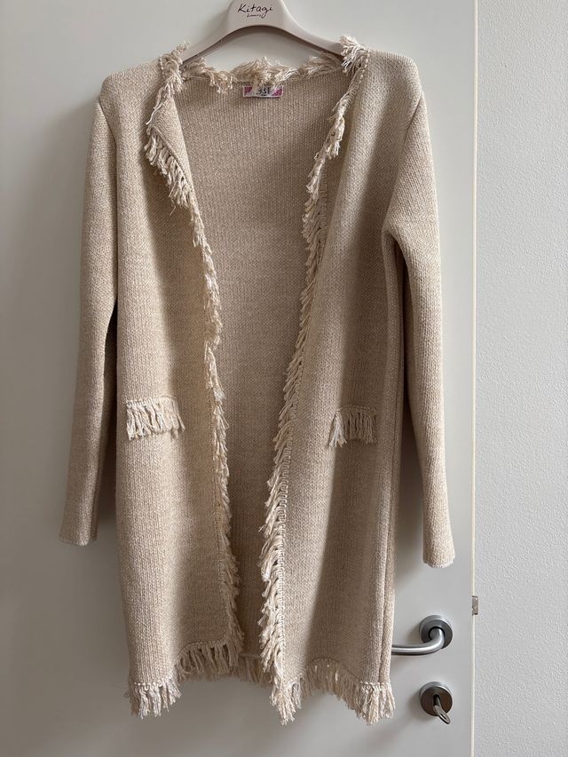 Soprabito in cotone beige con frange