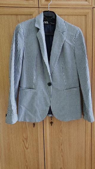 Chaqueta Zara cuadros blanco y negro