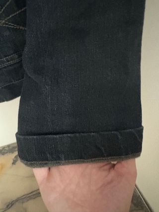 Cazadora tejana azul con detalles rosas