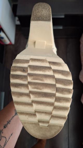 Botines Beige con Cordones y Cremallera