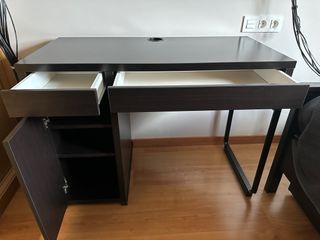 Escritorio IKEA MICKE negro-marrón