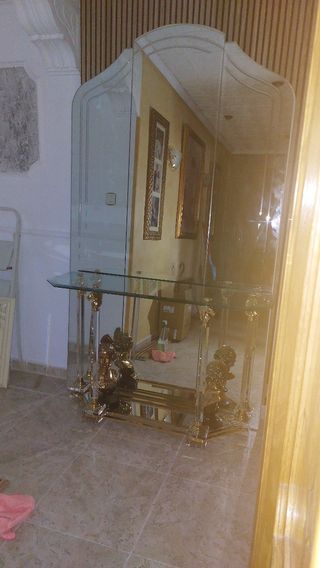 Aparador y mesa de entrada de cristal