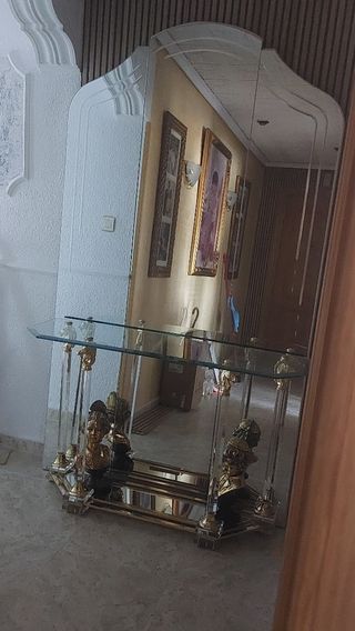 Aparador y mesa de entrada de cristal