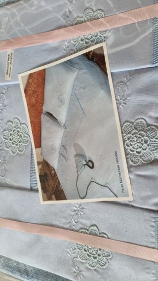 Lenzuolo azzurro ricamato cotone