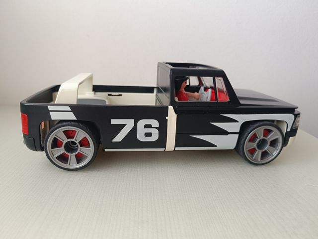 Camioneta Playmobil Negra con número 76