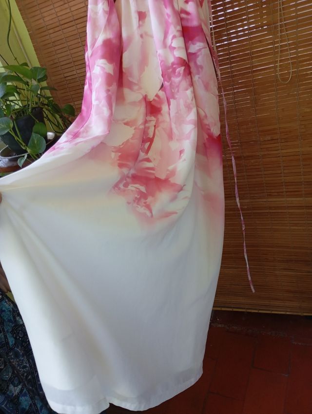 Vestido floral rosa y blanco