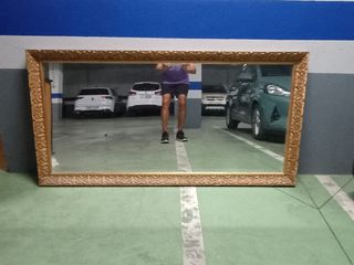Espejo de salón dorado ( acrílico)