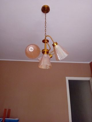 Lámpara de techo dorada de cristal