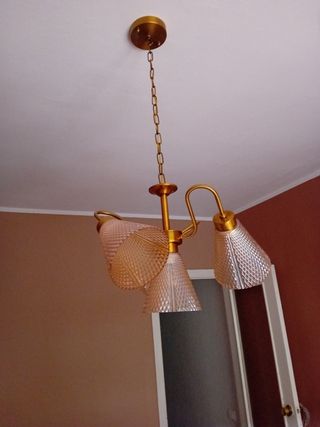 Lámpara de techo dorada de cristal