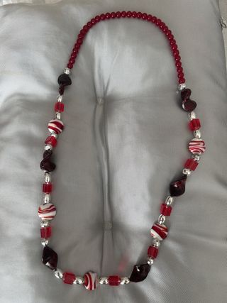 Collar largo rojo y blanco