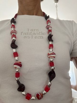 Collar largo rojo y blanco