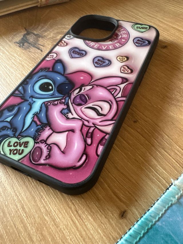 Funda iPhone 15 Stitch y Ángel