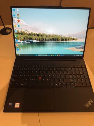 3 ud. Lenovo E16 Thinkpad Negro