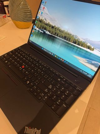 3 ud. Lenovo E16 Thinkpad Negro