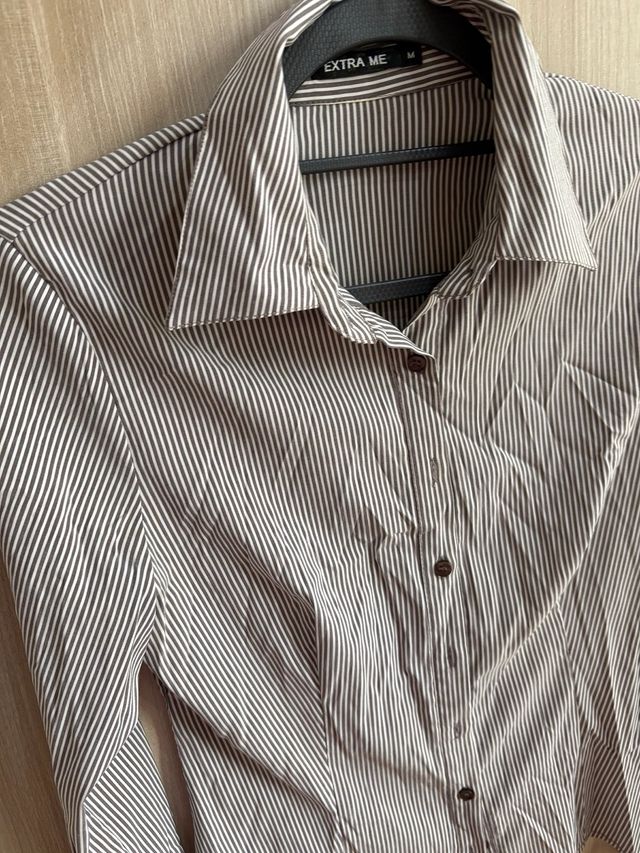 Camicia a righe marrone