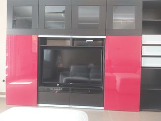 Modulo  Besta con puertas en madera y Cristal.