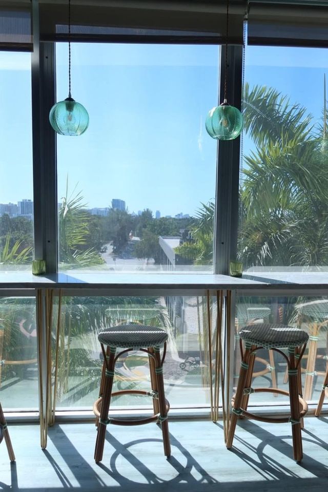 Lámpara Globo Bronce Vidrio Transparente