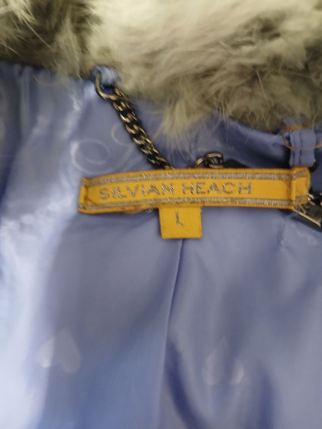 Chaqueta gris con cuello de pelo