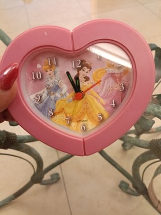 Sveglia a forma di cuore con principesse Disney
