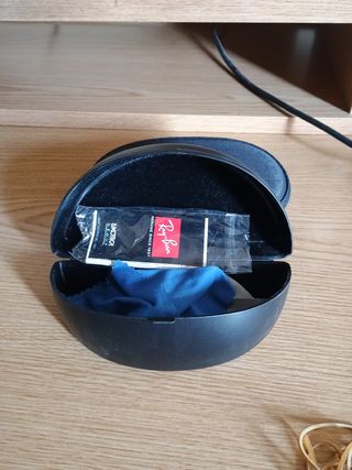 Funda negra para gafas