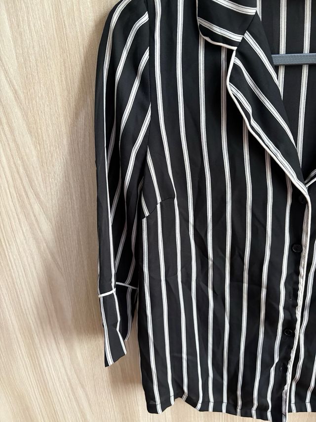 Camicetta a righe bianche e nere
