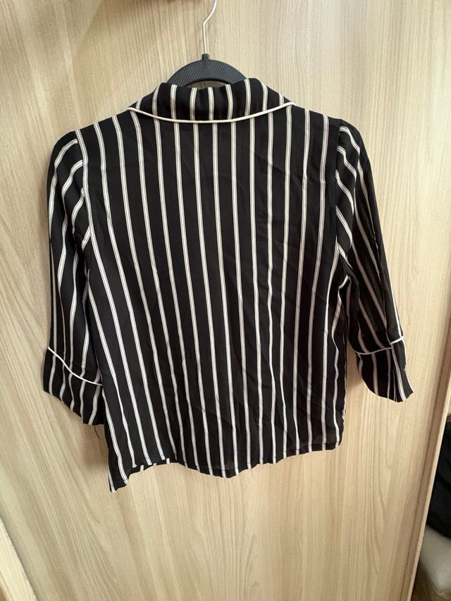 Camicetta a righe bianche e nere