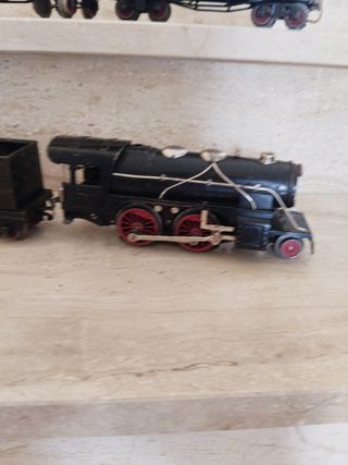 Vecchi trenini giocattolo