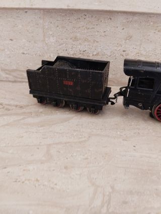 Vecchi trenini giocattolo