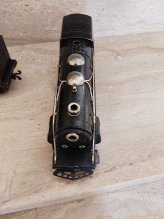 Vecchi trenini giocattolo