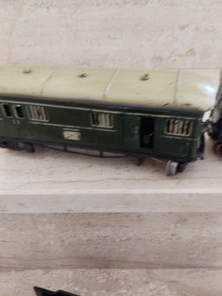 Vecchi trenini giocattolo