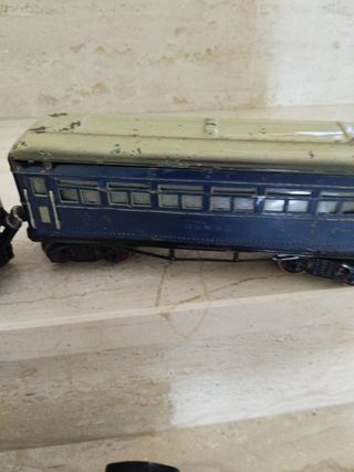 Vecchi trenini giocattolo