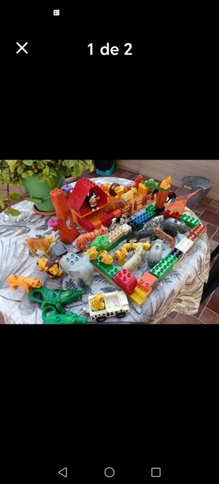 Bloques de construcción y animales de juguete