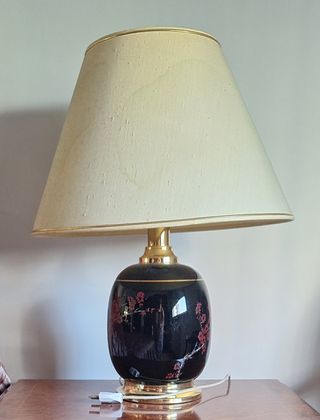 Lámpara de mesa cerámica negra y dorada